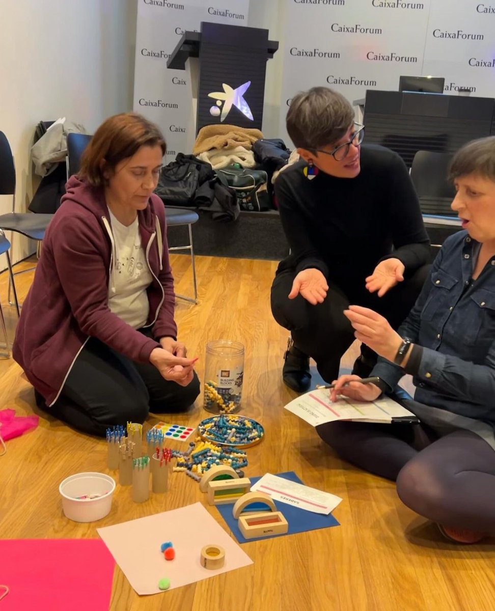 Mil gracias a tod@s los que asististeis a nuestras Jornadas de lenguaje: herramientas docentes para la estimulación, evaluación e intervención! Mesas redondas, ponencias y talleres simultáneos... 

Nos volvemos a ver el próximo sábado día 2 de diciembre! <a href="/CaixaForum/">CaixaForum</a>