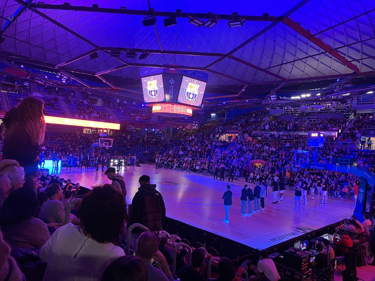 utnba0824's tweet photo. (誤字多く再掲)バルセロナの試合を現地観戦してきました🇪🇸🏀　サッカーのような応援スタイルが楽しかった。地元愛を強く感じる素敵な空間でした。色々な国の色々スポーツを観戦してみたい！ https://t.co/MNi3m5GZaI