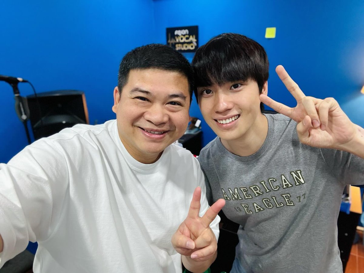 TEeInMyHeart1's tweet photo. IG: kruakenatthawat
ได้เวลาพ่นไฟ @tee_jaruji
#ตี๋ธนพล #TEeThanapon 😆🎵🔥💕
#singingclass #kruakenatthawat
#kruakevocalstudio https://t.co/RFaL8mmGh9