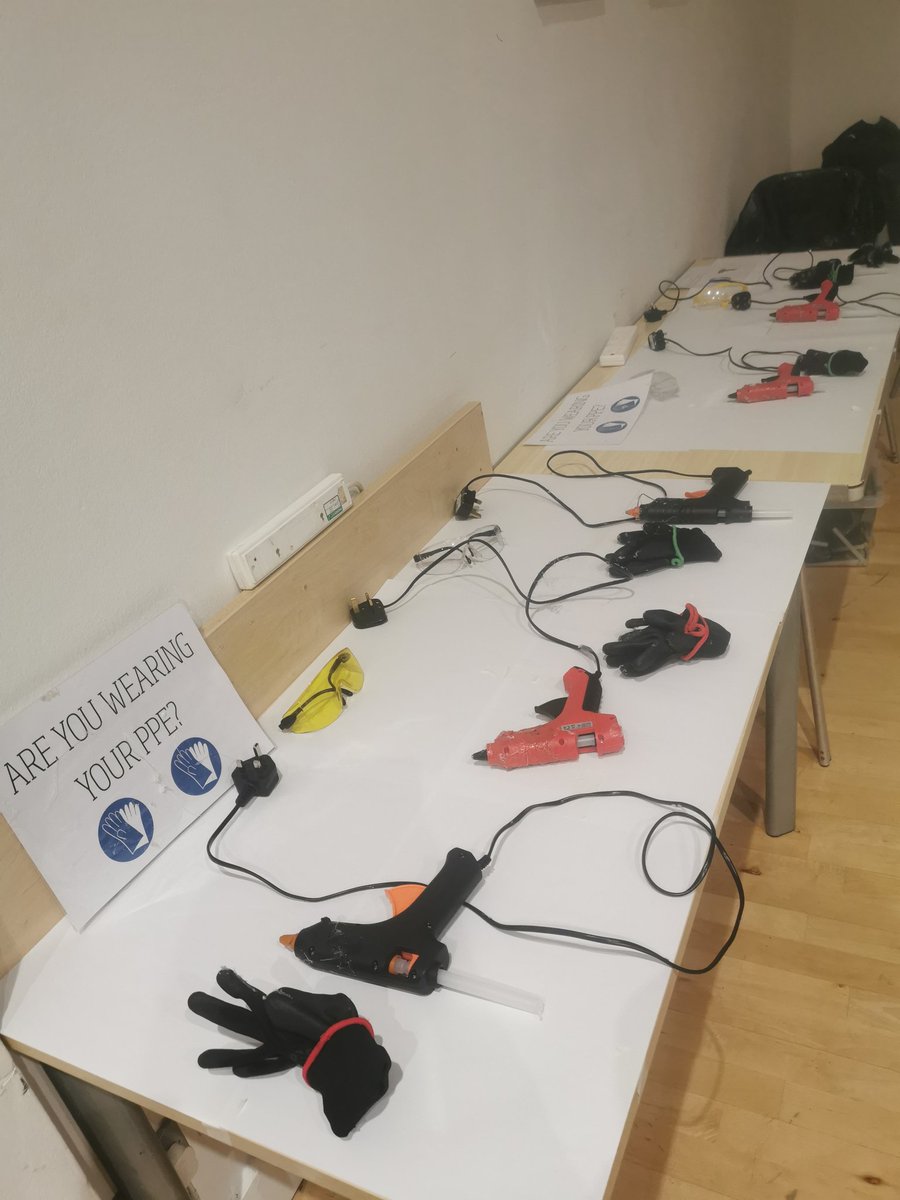 The Aircraft Challenge workshop is underway today at City Academy with @smallpiecetrust <a href="/Airbus/">Airbus</a>