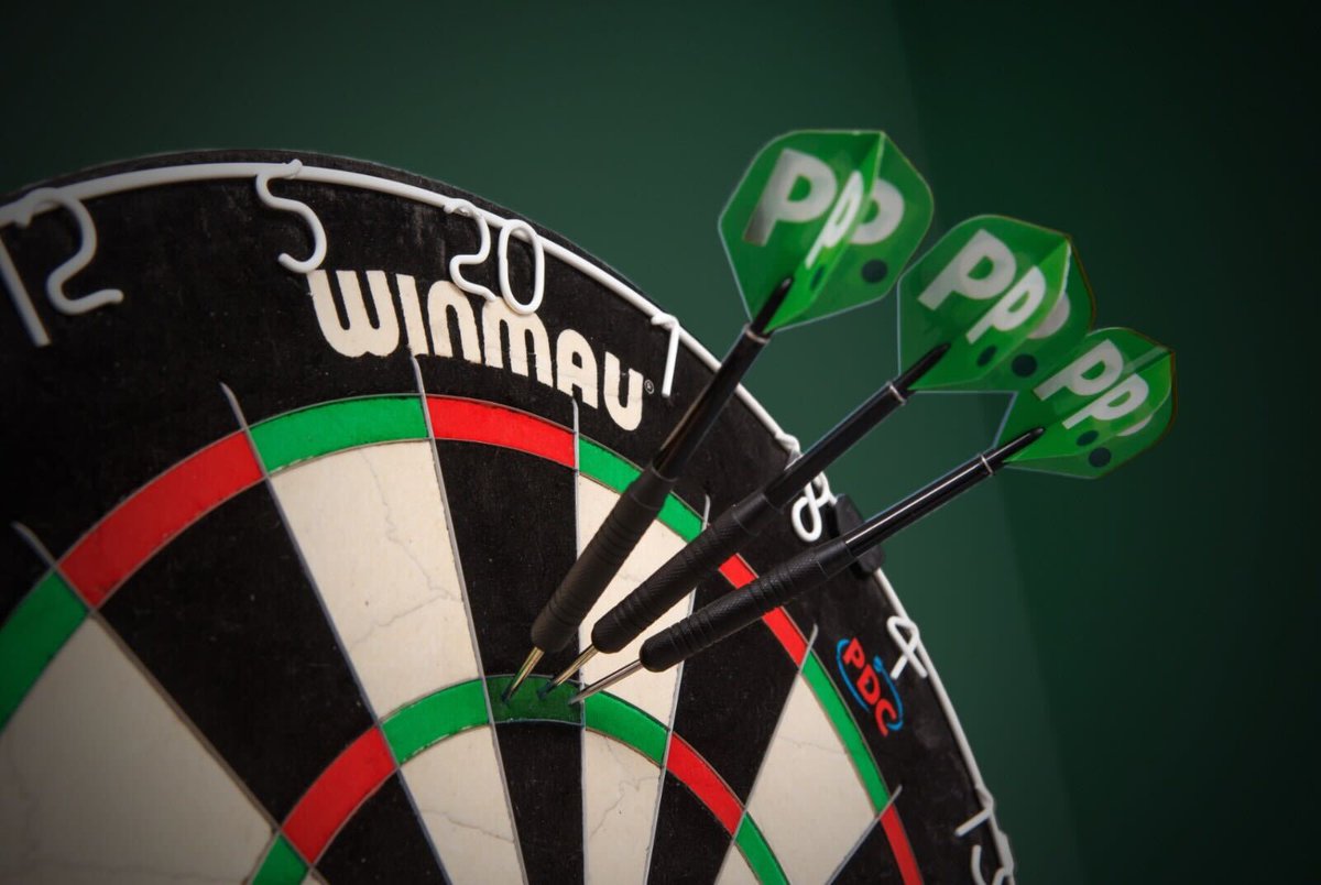 ☘️ The Irish are coming to Ally Pally! 🎯 So we're turning the treble 20 GREEN for the first ever Paddy Power World Darts Championship. To celebrate, we're giving away 5 of the new official Winmau matchboards - complete with the new treble 20! 👇 Simply RT this to enter! 18+