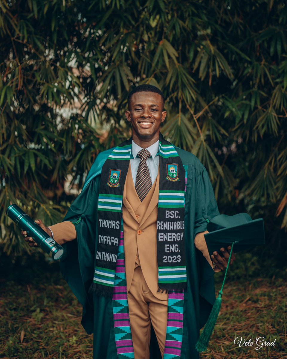 _tafafa's tweet image. Alhamdulillah 🙌🏽

First degree bagged, we move 🌟🎉

25.11.23 📌