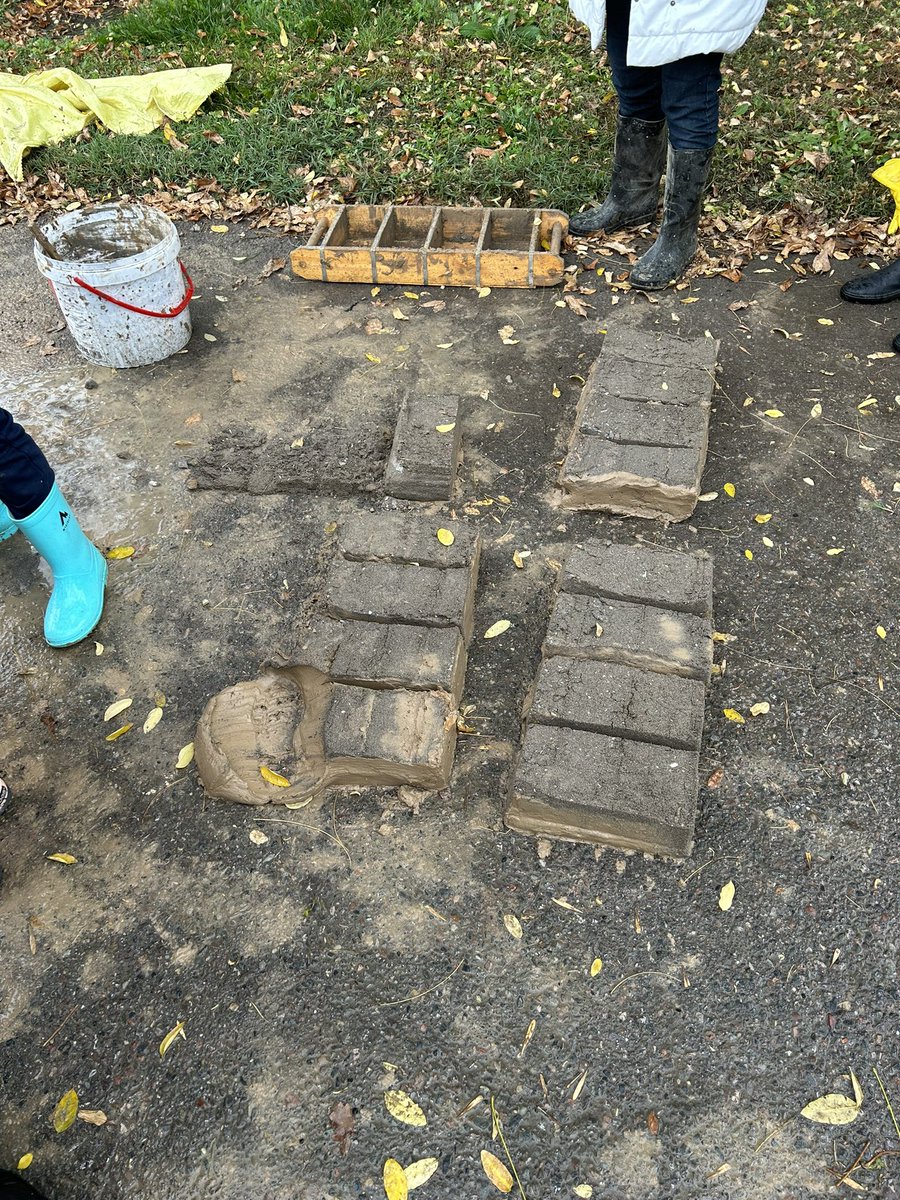 #Place-based learning at #TashSchool is connecting to local culture by learning how to make traditional mud bricks. <a href="/billkralovec/">Bill Kralovec</a> <a href="/noahbeaumont/">Noah Beaumont</a> <a href="/DohaDerek/">Derek Nelson</a> #outdoorlearning