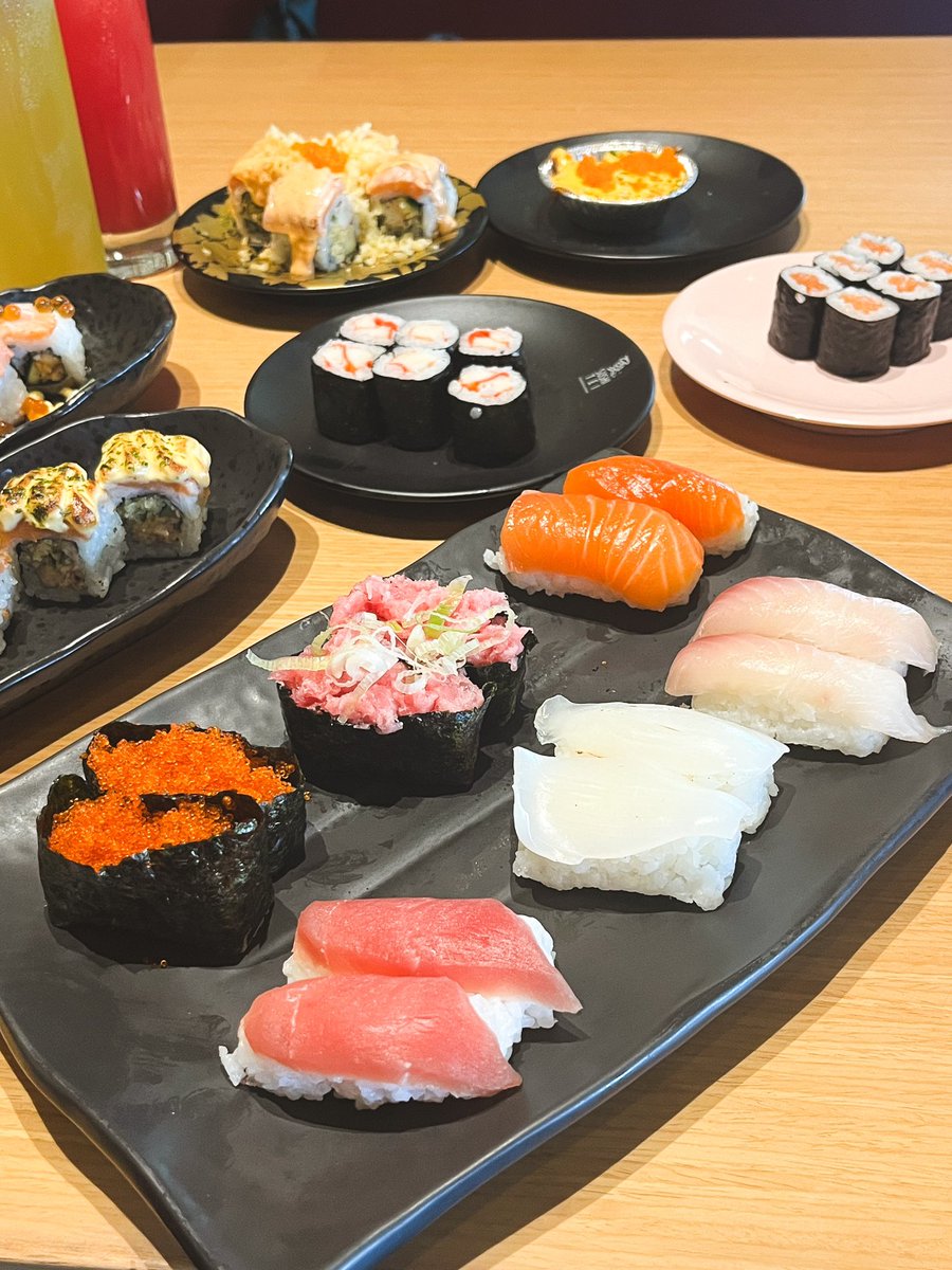 javafoodie_'s tweet photo. 4 hari ke depan bakal ada All You Can Eat di Sushi Tei yaaang jelass worth it bangettt!!
Bayangin aja tuh Salmon Oyako Roll bisa 125rb ini di ayce bs refill sesuka hati!!

Langsung gaskeuun!! Pesta Sushi to the moon ❤️❤️🤤🤤 https://t.co/DTwO7kAubf