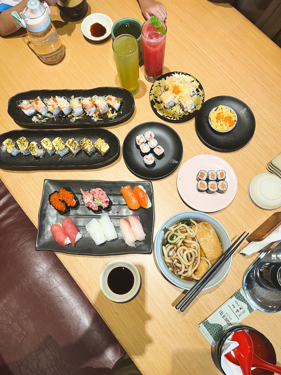 javafoodie_'s tweet photo. 4 hari ke depan bakal ada All You Can Eat di Sushi Tei yaaang jelass worth it bangettt!!
Bayangin aja tuh Salmon Oyako Roll bisa 125rb ini di ayce bs refill sesuka hati!!

Langsung gaskeuun!! Pesta Sushi to the moon ❤️❤️🤤🤤 https://t.co/DTwO7kAubf