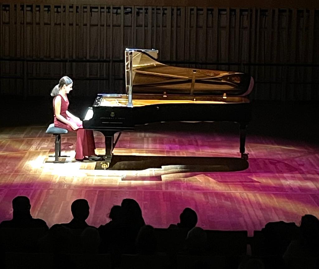 Plus de 950 personnes hier à l’auditorium de Bordeaux pour le récital de la jeune Alexandra Dovgan à l’Esprit du Piano. Un programme remarquablement construit de Bach à Rachmaninov a enthousiasmé le public.
⁦<a href="/Radio1077/">Radio VINCI Autoroutes</a>⁩