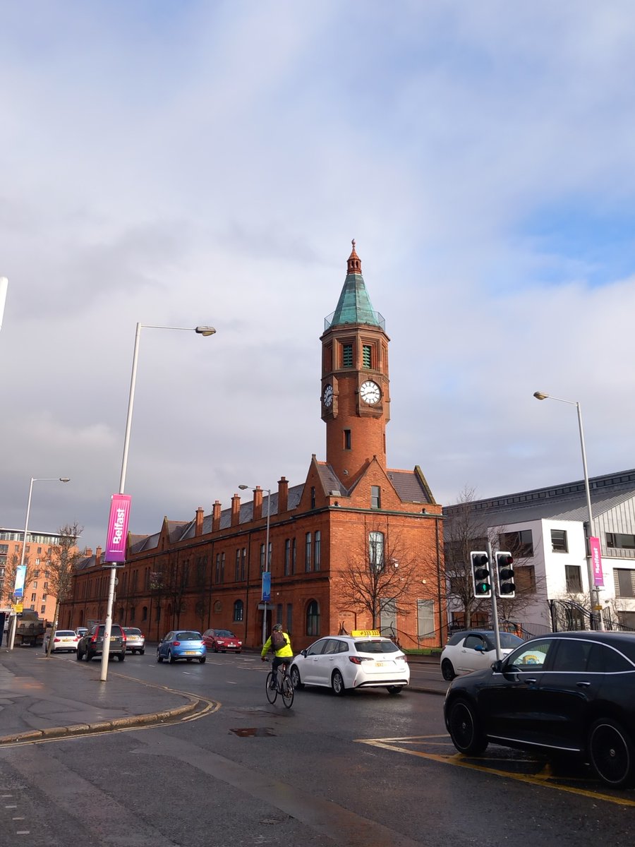TradSkillsNI's tweet photo. 🤓Spot the difference!
Clocks were popular as standalone clock towers & on public buildings in the Victorian era, but popularity fell as watches became more affordable. Now many are only right twice a day.
#ClockMaking is also now a @heritage_crafts endangered craft ❤️🕐🏫 https://t.co/h04C4n63O1