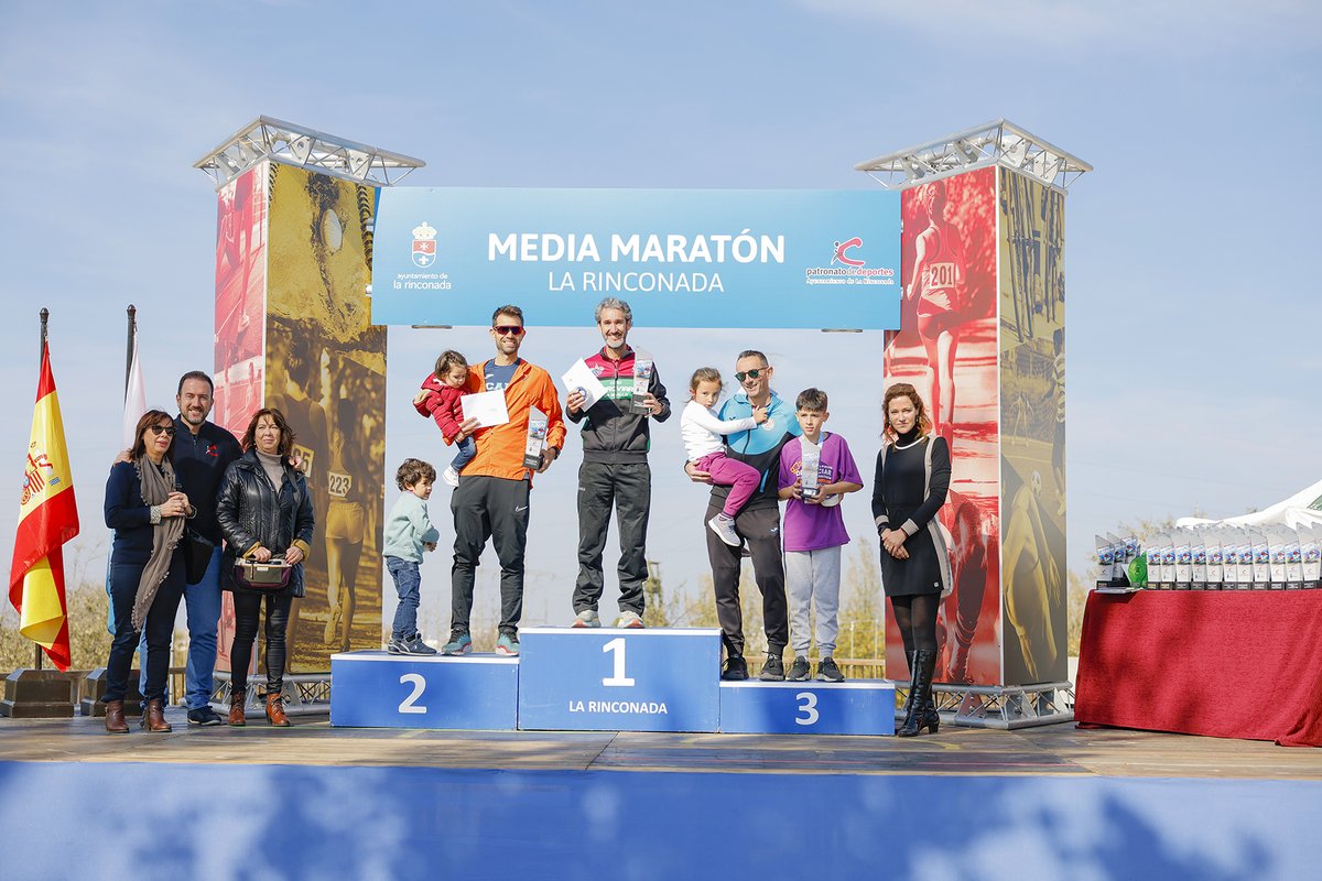 LaRinconada_Web's tweet photo. V Media Maratón #Entreparques de #LaRinconada 
Más de 300 personas participan en una prueba cuya victoria fue para #ClaudioPica y para #CeliaRomero. Manuel Gómez se llevó el premio ‘Juan Antonio Chamorro’ https://t.co/4GzzZVi5jC 🏃‍♀️🏃💙 https://t.co/cBqvAUSMne