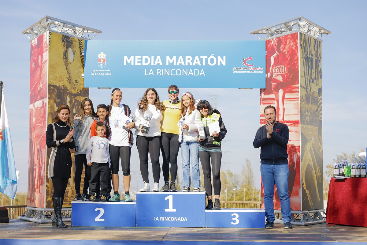 LaRinconada_Web's tweet photo. V Media Maratón #Entreparques de #LaRinconada 
Más de 300 personas participan en una prueba cuya victoria fue para #ClaudioPica y para #CeliaRomero. Manuel Gómez se llevó el premio ‘Juan Antonio Chamorro’ https://t.co/4GzzZVi5jC 🏃‍♀️🏃💙 https://t.co/cBqvAUSMne