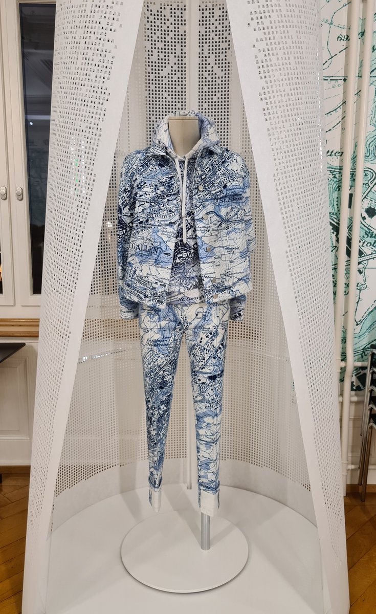 Postdocs_Empa40's tweet image. A highlight of the evening at the Career Day was the talk by Damian Borth, Director of the School of Computer Sciences at the University of St. Gallen (HSG). He took us through the world of #AI in a great venue: the Textilmuseum SG. Thanks for joining us!