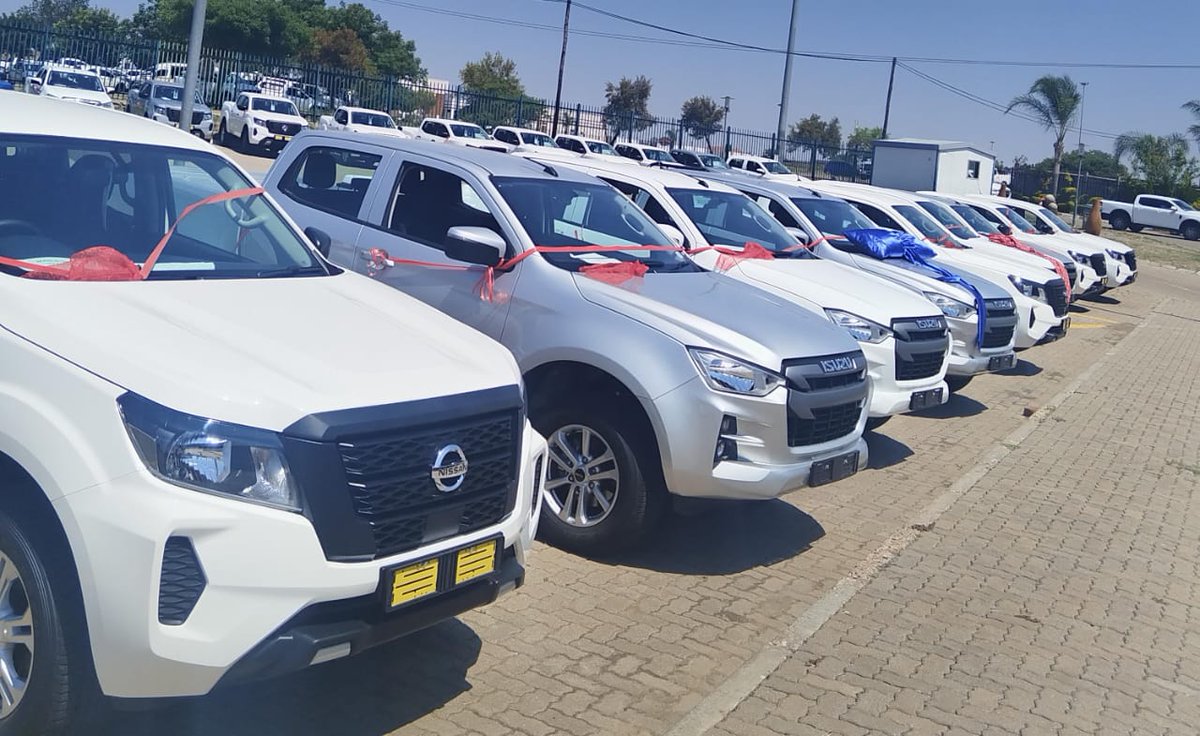 OtpLimpopo's tweet photo. It all system go at Ngoako Ramatlhodi Sports Complex,Seshego, Polokwane Local Municipality, Capricorn District. As the Premier Mr Chupu Stanley Mathabatha hand over vehicles to Limpopo Senior Traditional Leaders. #LeaveNoOneBehind #LetsGrowLimpopoTogether https://t.co/VBiVFEGkwg