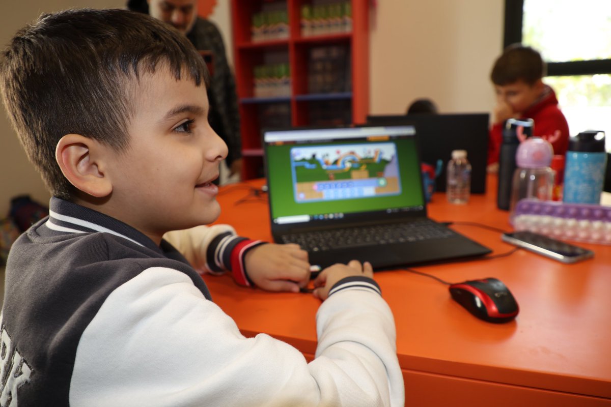 AK Parti Teşkilat Başkan Yardımcımız ve Manisa Milletvekilimiz Murat Baybatur ve AK Parti Şehzadeler İlçe Başkanımız Ali Özyiğit ile birlikte, Manisamızın eğitim hayatına kazandırdığımız ve gençlerimizin son zamanlarda en gözde mekanı olan+++