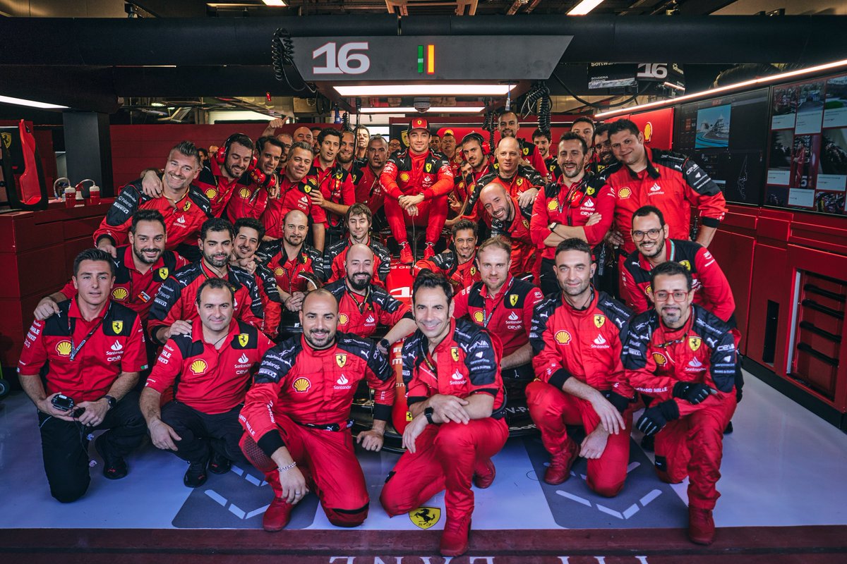 ScuderiaFerrari's tweet image. It's a team effort 🤜🤛

A big thank you to all our crew for their incredible work this year 💪 

#AbuDhabiGP 🇦🇪 #F1