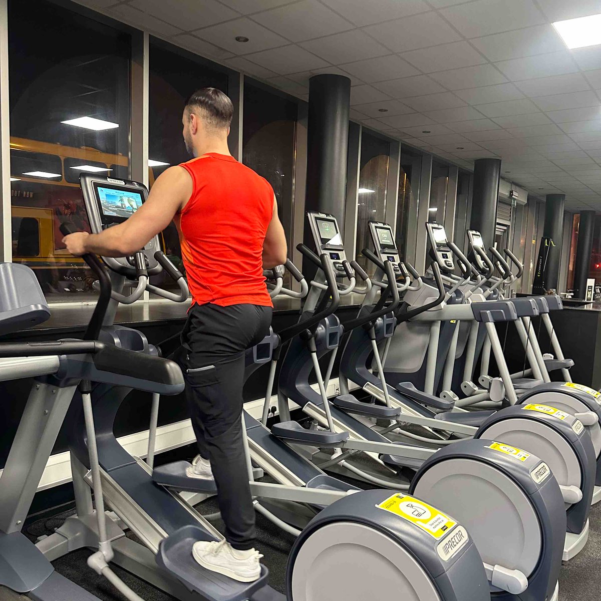 No better way to kickstart the week than with a high-energy gym sesh!💥 Let’s embrace the Monday vibes,Get ready to sweat, smile, and feel unstoppable! 💪🔥 #MondayMotivation