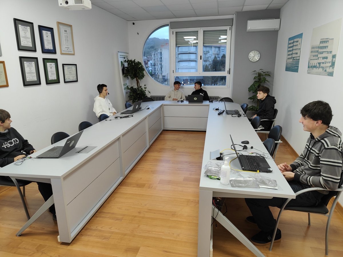 fpbidasoa's tweet photo. Bidasoan Euskararen Astea ospatzen ari gara. Aste honetan zehar ikastetxeko ikasle, irakasle, langile... Gaitu proiektuan gure aletxoa jarriko dugu grabazioak eginez @GozatuEuskaraz #gaituerronka https://t.co/nqaIoGA8DZ