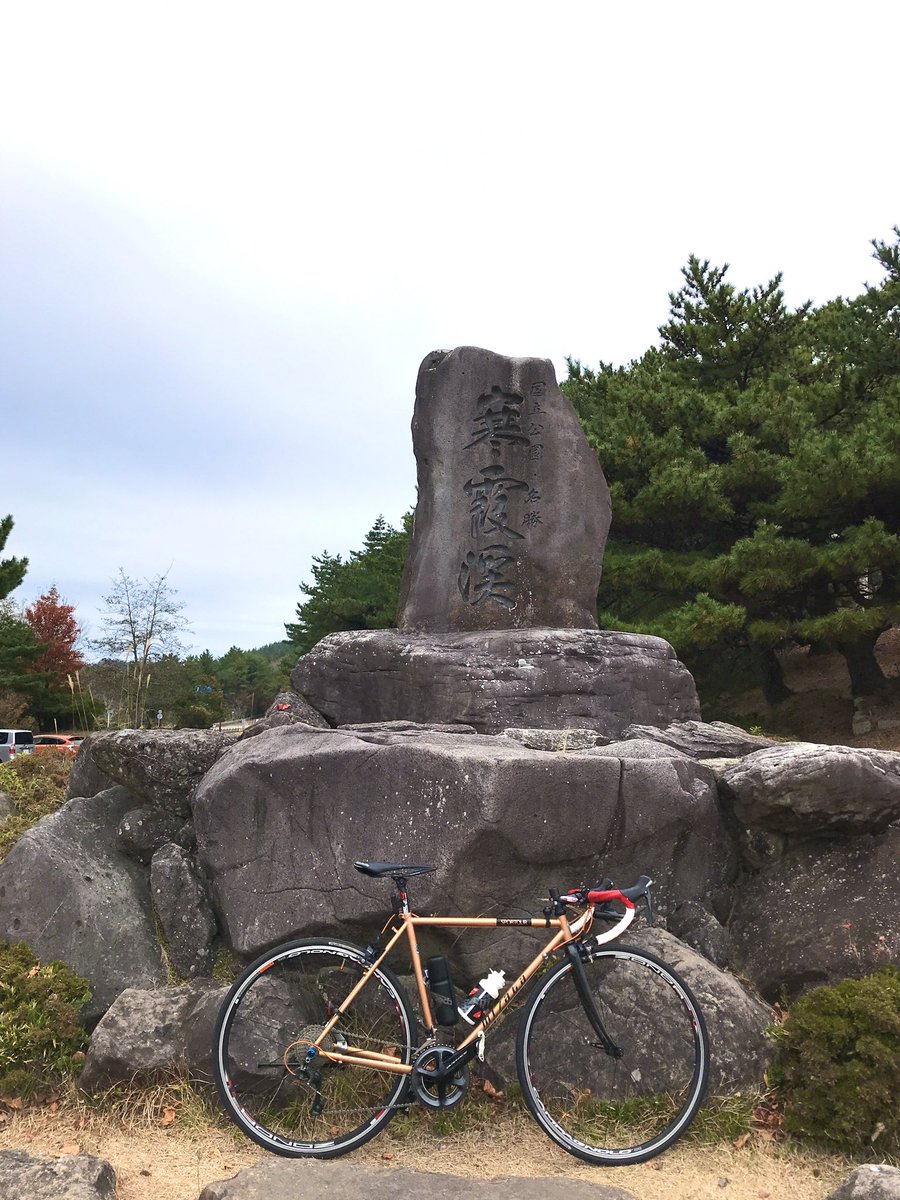 ranpitsu5men's tweet photo. 紅葉狩り、下り寒い🥶
#timecycling #scylon 
#timebikes #timescylon #fulcrumfast
#fulcrumwheels #selleitalia #sramroad #sramredetap
#タイム #サイロン #サイクリング
#タイムサイロン#サイクリスト
#ロードバイク https://t.co/B9uH8GjWqg