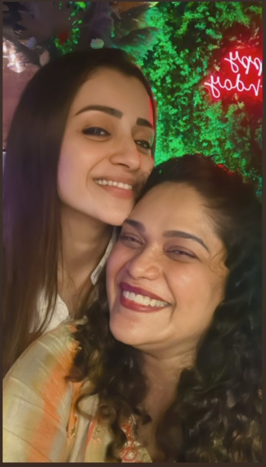 F_7q2fbaQAA-_t8?format=jpg&name=large