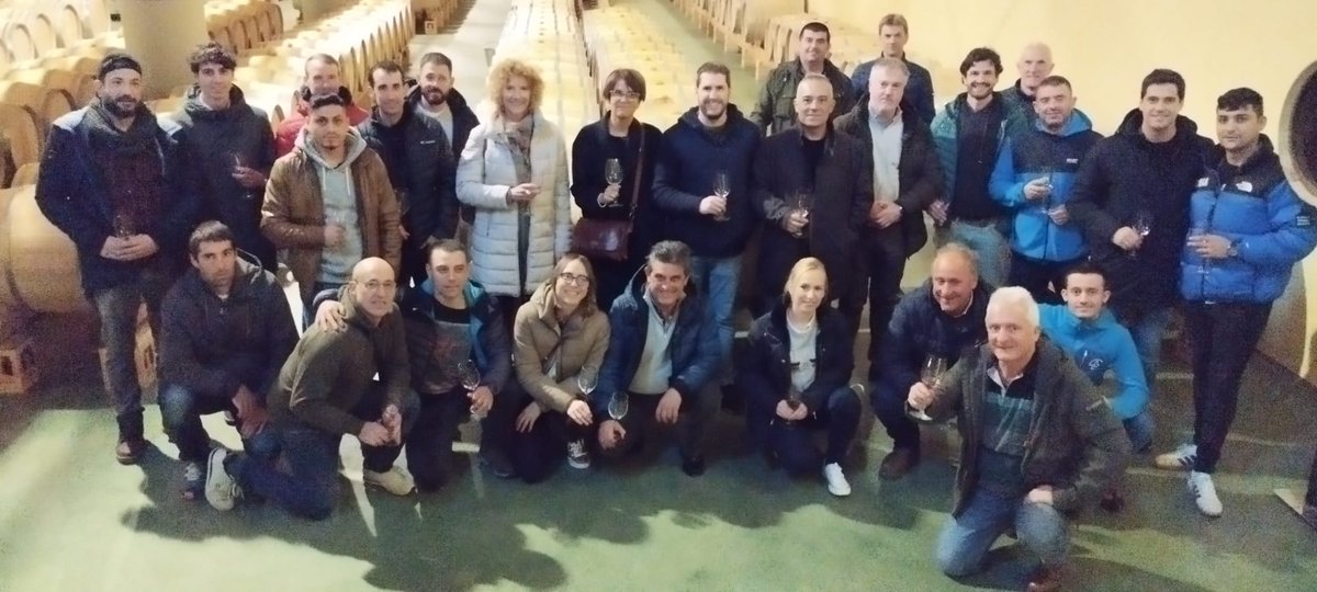 El equipo Ega Perfil celebra la comida de Navidad en la bodega Arinzano
#egaperfil#acero#