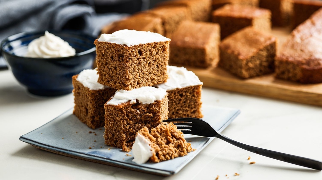 ZentrumGesund's tweet photo. Entdeckt unser Rezept für veganen Lebkuchen – einfach, gesund und lecker! Perfekt für die kalte Jahreszeit. Rezept hier: https://t.co/BTBKJQ4ZnC Mehr vegane Küche? Besucht: https://t.co/jNjtRL8uPK #VeganBacken #GesundeSnacks #Lebkuchen #Pflanzenbasiert #VeganeKüche #Backkunst https://t.co/iojBAtPI4N