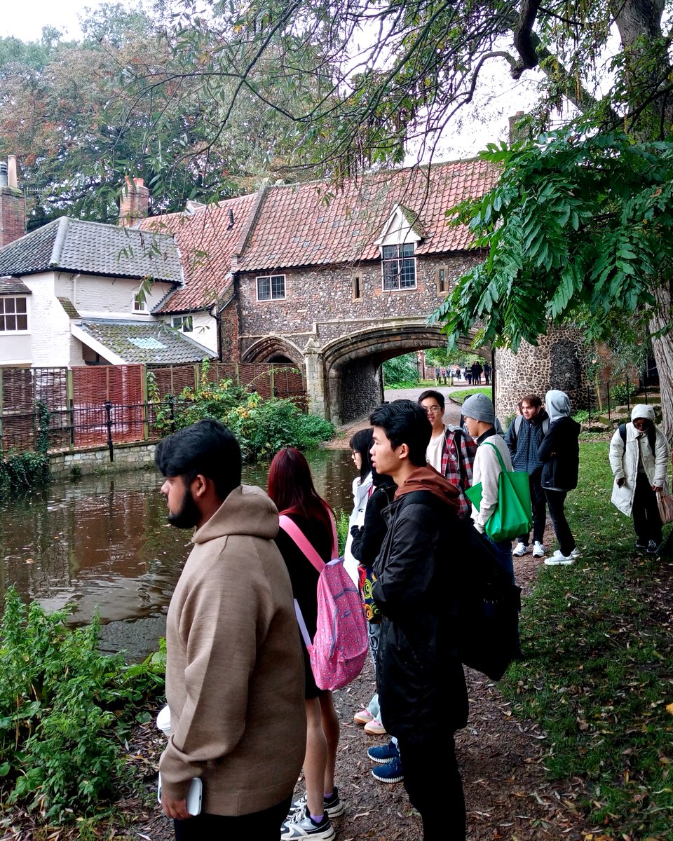UEICEssex's tweet photo. Last month our new students enjoyed a day trip to Norwich 😍
Are there any other places you would like to visit?
#KaplanLife #YourPathYourWay #UEIC #StudentLife #StudyinColchester #StudyAbroad #UniofEssex #Essex https://t.co/VwSvyT8SxV
