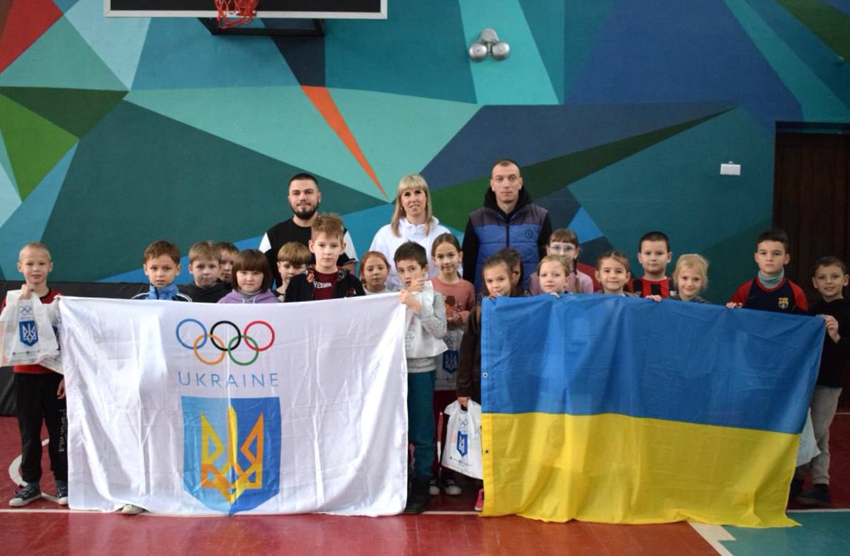 OlympicUA's tweet photo. 💙🤸♀️💛#DolikeOlympians: знайомство з акробатикою
👉https://t.co/ZiRKFZl9u2
#Націяпереможців #НОК #Україна #УкраїнськийСпорт #Ukraine #UkrainianSport #РазомдоПеремоги #Олімпійськийурок #Олімпійськийурок2023 #BeActive #OlympicLesson #НОКГорішніПлавні https://t.co/MUfhbNzizr