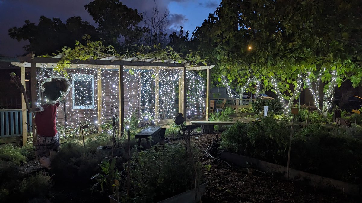 VauxhAllOne's tweet photo. Twinkly lights are going on all over south London this week! Immerse yourself in festive spirit at:
🎅 @Slamlib in Little Portugal, Weds 6:30pm
🎄 Vauxhall Station, Thurs 5pm
✨ @VauxhallFarm Winter Lights Trail, from Fri 1st Dec
#LoveVauxhall #VauxhAllNight #NTEZ https://t.co/e0zwG6Yyp9