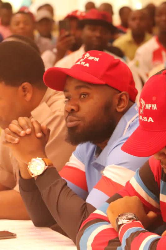 VitusNkuna's tweet photo. Mjembe wa Kamati tendaji Chadema Kanda ya Nyasa CHIRISTOPHER MBUNDA ameitwa Polisi Iringa. Tunafuatilia kwa karibu chanzo cha kuitwa na kukamatwa kwake.
#PeoplesPower 
#KatibaMpya https://t.co/GQf1R6RE49