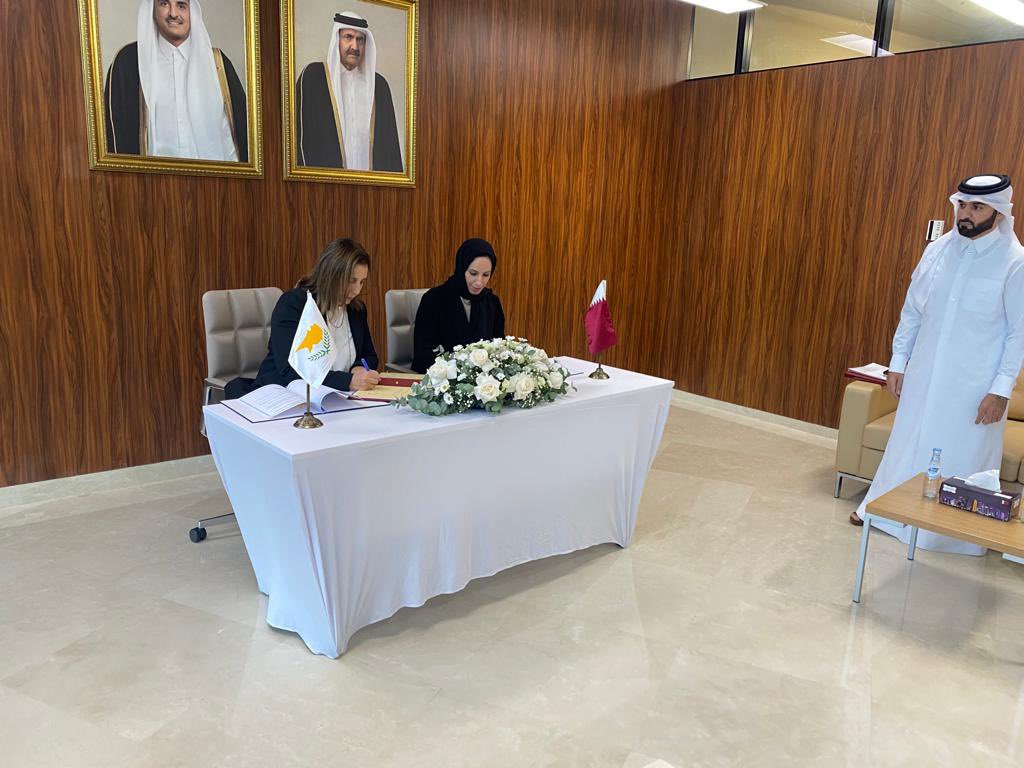 Signing MoU with Minister of Education & Higher Education of #Qatar @Qatar_Edu Mrs. Buthaina bint Ali Al-Jabr Al-Nuaimi. Cooperation in higher education & scientific research. Important step towards advancing knowledge and fostering collaboration 🇨🇾 🤝 🇶🇦 #Cyprus @CYpresidency