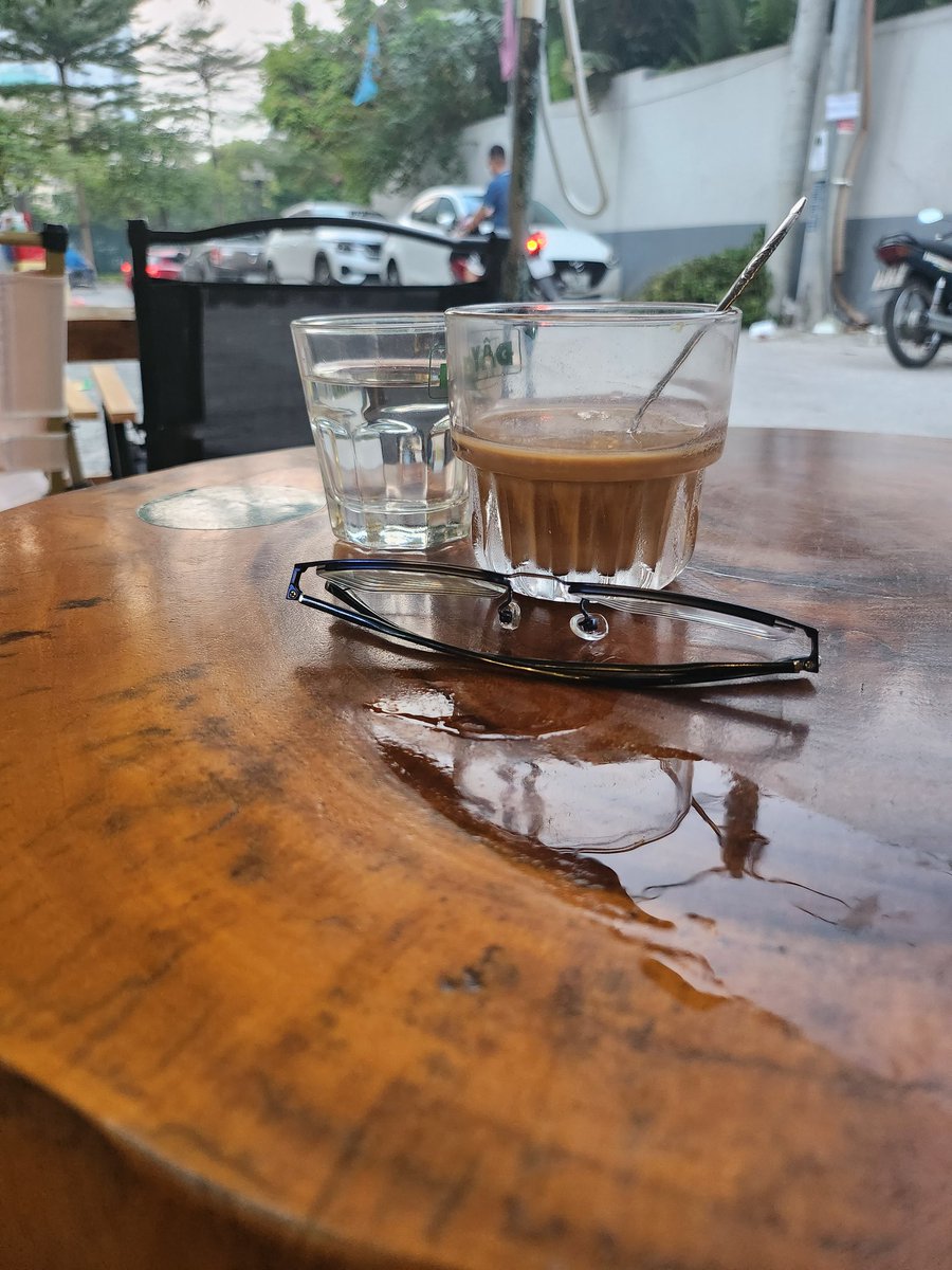phongthuycs's tweet photo. Cafe đường phố ... https://t.co/RNKrGvbwsa