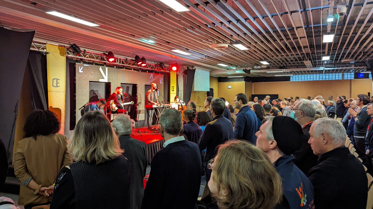 Nous sommes présents au #CentreÉvangélique2023 aujourd'hui et demain ! Visitez-nous sur notre stand ET assistez à notre réunion publique cet après-midi, à 15h, en salle 5 ! On vous présentera des actus de la mission. <a href="/CentreEvangliq1/">Centre Evangélique</a> <a href="/comcnef/">Romain CHOISNET</a> <a href="/EvangeliquesI/">Evangeliques.Info</a> <a href="/IBNogent/">Institut Biblique N.</a>