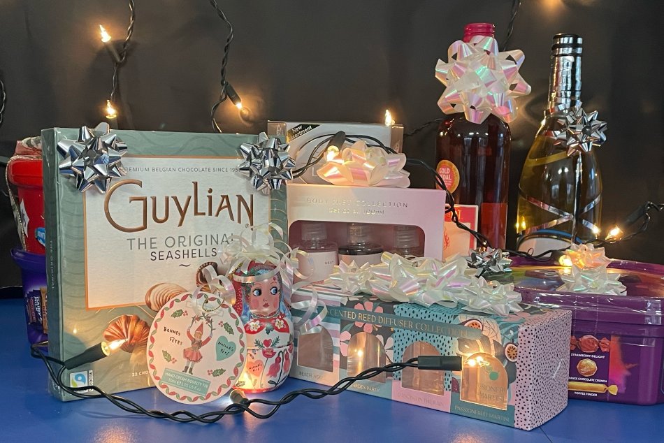 Make sure to stop off at Bedwas High School's Winter Fayre tomorrow between 4pm - 7pm in the Hall, Canteen and Gym. We've got a fun filled evening planned with lots of prizes to be won! Here's a sneak peek 👀