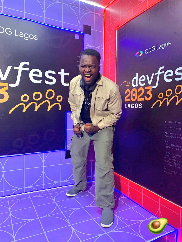 kohawithstuff's tweet photo. #10daysofdevrel

Time to head 127.0.0.1. Devfest Lagos was explosive. The Gospel of Web5 has been delivered. Felt the booth effect with the postman devrel team. Got 6 hours to burn on this trip. What to do? Ohhhh... time to read @samjulien book on devrel.

💜, Your loving devrel https://t.co/DV061hp5Gz