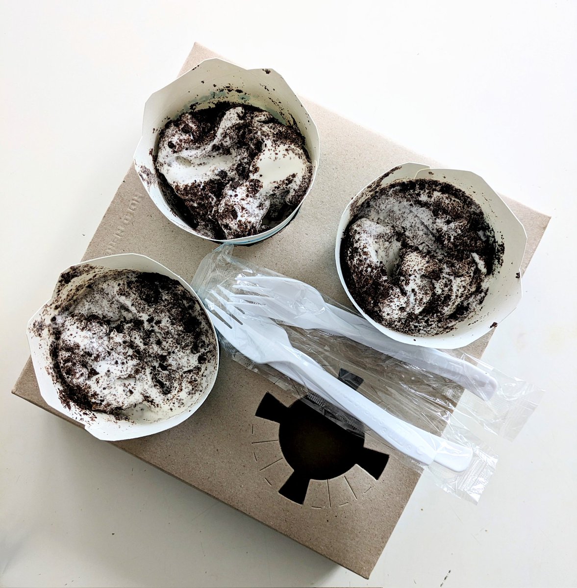 Chodeva's tweet image. When you order Oreo McFlurry ice cream from @McDonalds and it comes with forks and knives...😂😂