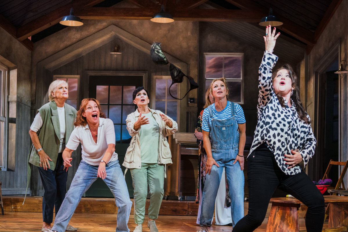 Hull New Theatre tweet media