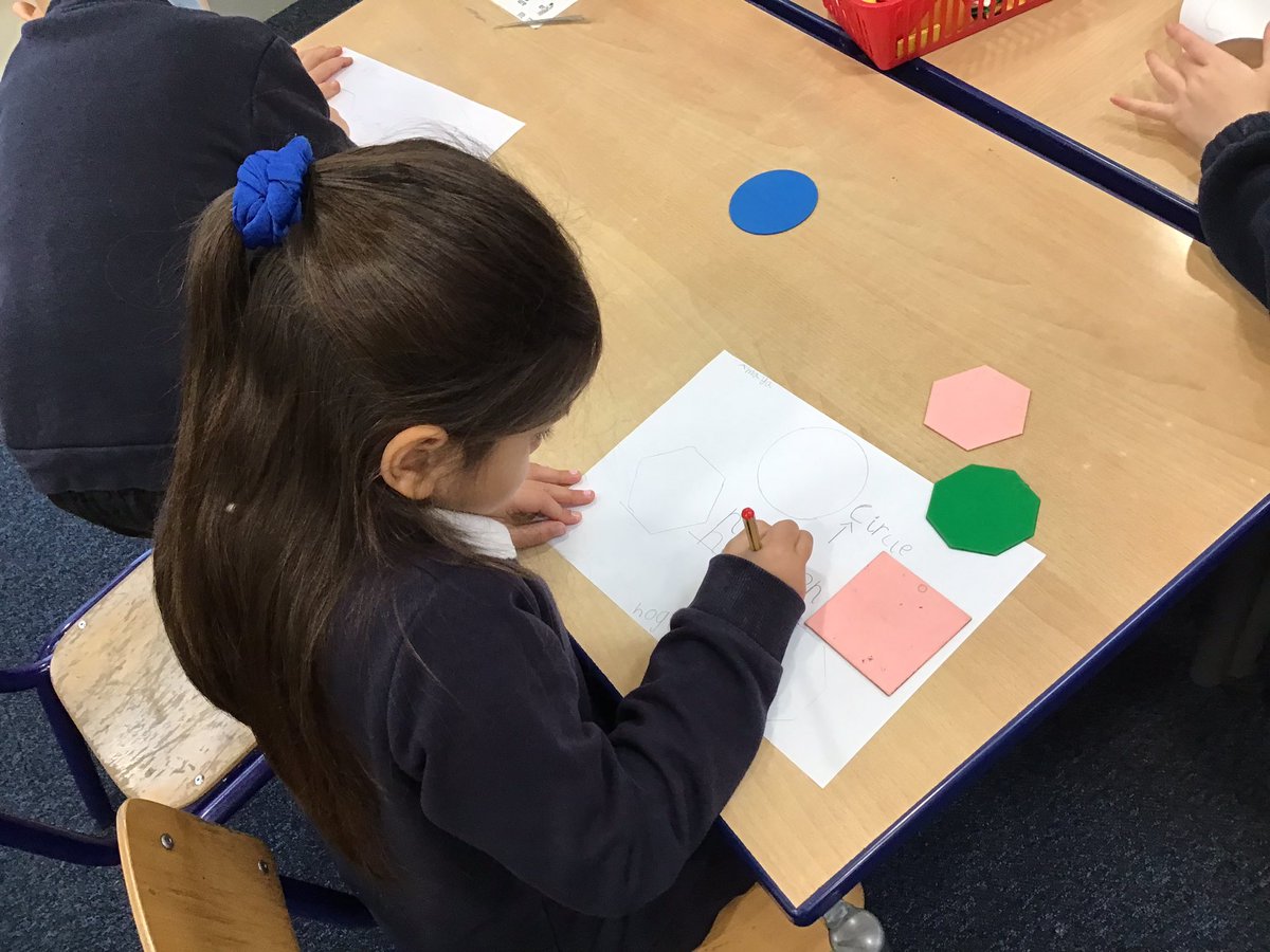 NewHallpri's tweet photo. We are naming and identifying 2D shapes as well as their properties . #YearOne #Maths4Life https://t.co/BuYD95yJSp