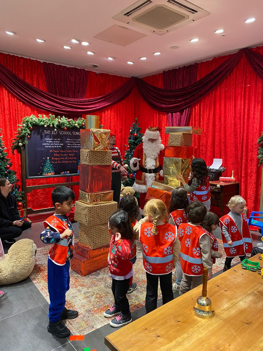 Limited spots left at the Elf Academy here at Gracechurch!

Experience rosy elf cheeks and master the fine art of present stacking.

Make sure to book your FREE tickets here 📷 
bit.ly/3QQjYxJ