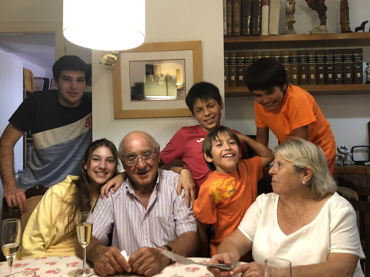 ElsaIbar's tweet photo. Avui fa 3 anys que tot va canviar a la meva vida i a la de la meva família, res ja ha tornat a ser igual ni ho tornarà a ser, mai oblidarem a qui ens ha ensenyat, junt amb la meva mare,  a viure, a estimar, a compartir , en definitiva, a ser com som. Seguim fidels a tu, papa https://t.co/UCA18Wtbqd