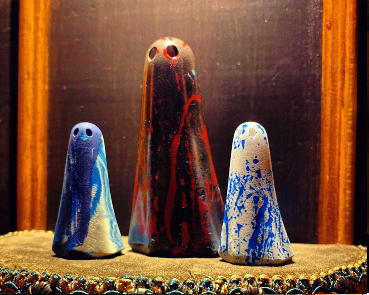 bowhousedigital's tweet photo. Some of the Bow House kids were lucky enough to accurately guess the amount of #YorkGhostMerchant ghosts haunting @fairfax_house. As a reward, they were given a behind the scenes tour of the York Ghost Merchant design studio and took home some ghostly mementos! π» https://t.co/iwyTCFUkLF