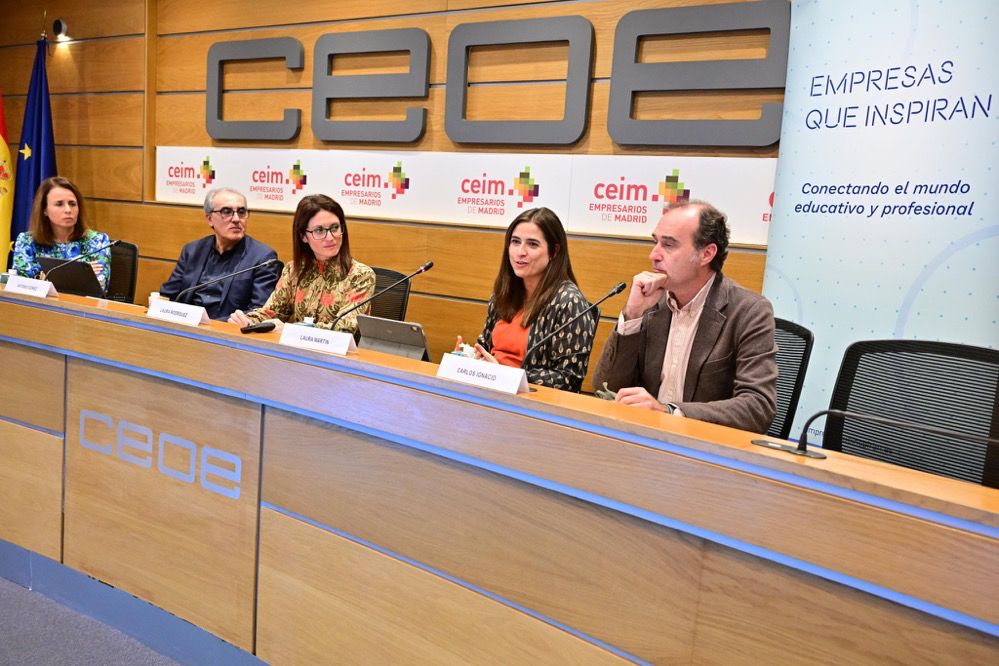 aedhe's tweet photo. #AEDHE participa en la jornada de #EmpresasQueInspiran de @CEIM con @FBertelsmann. @agomezban miembro de nuestro Comité Ejecutivo, empresario ponente en la Mesa Redonda para hablar de la conexión de las #empresas con la orientación académico-profesional https://t.co/txjoTitW7F