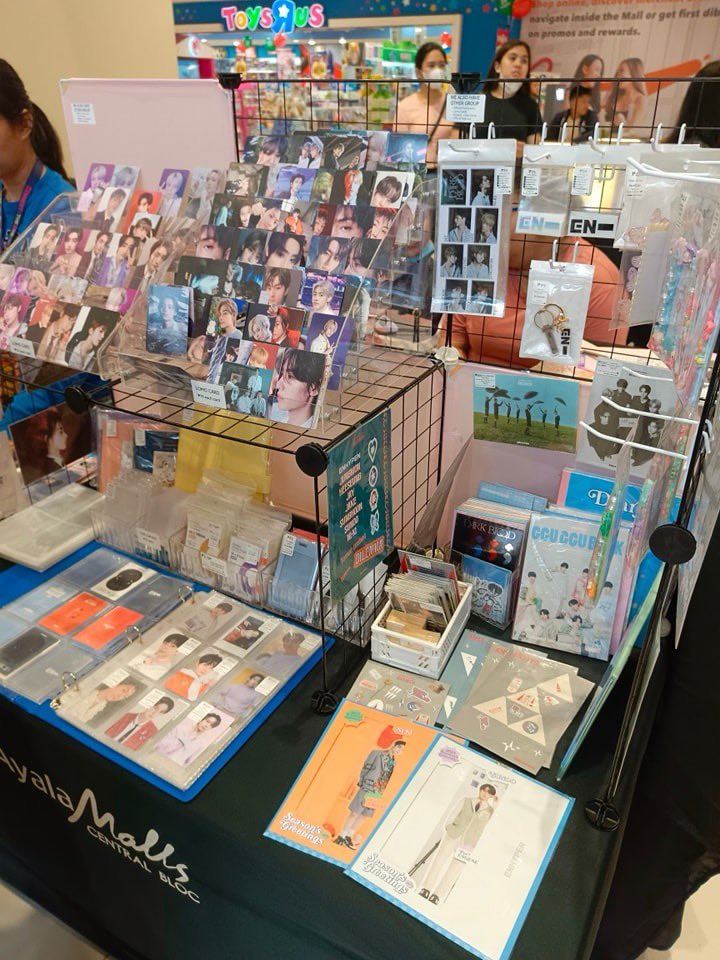 Fan Base Café & Store tweet media