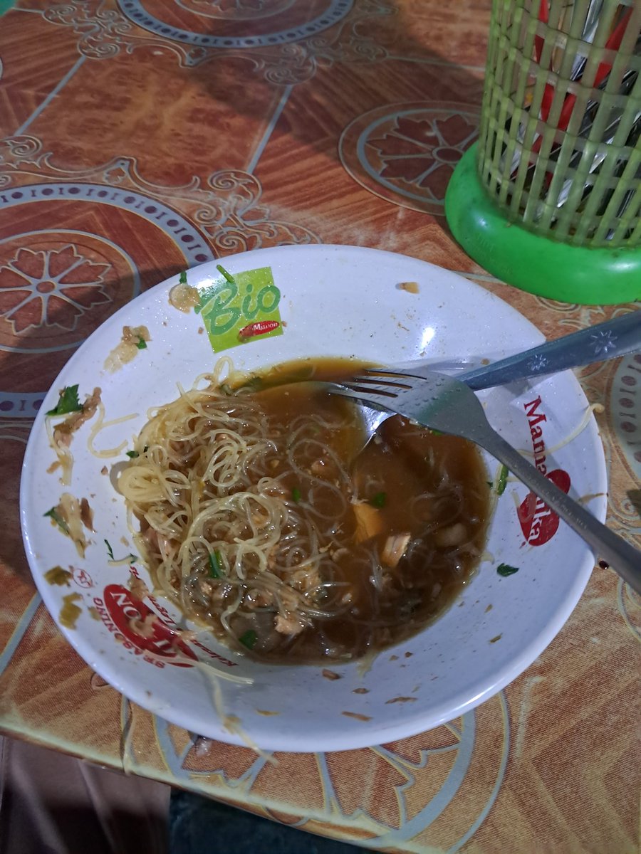 triirm_'s tweet photo. Baksonya gede banget ya allah, sampe penuh perutku kekenyangan🫠 https://t.co/PBtjUK4Bz5