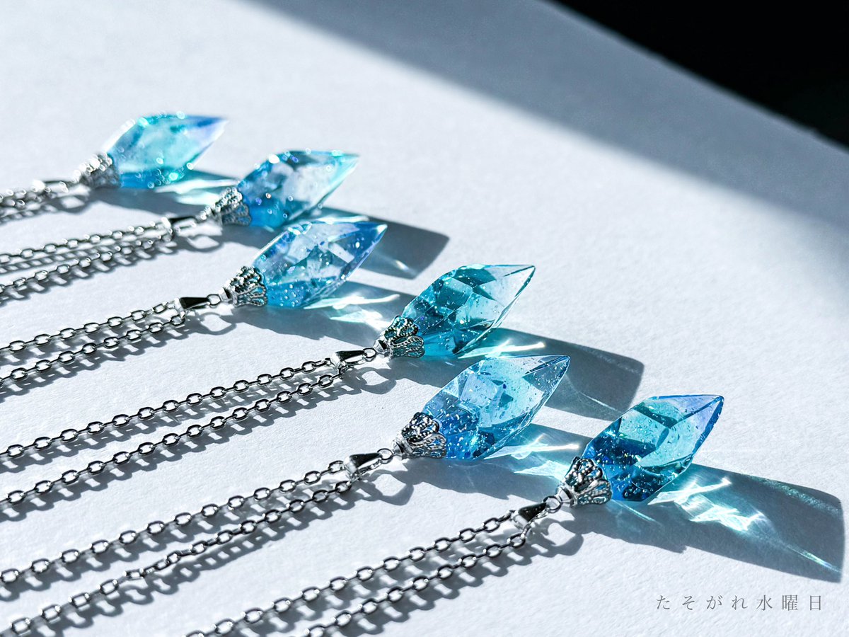 twd_hm's tweet photo. #プレゼント企画
海色の宝石を1名さまにプレゼントします💎✨
B品になり販売できない(1)(3)のどちらかからお好きな方をお届けします！

応募方法：フォロー＆リポスト
期間：11/30(木) 23時まで

色々な空色や海色を作っているので、ぜひメディア欄もご覧いただけたら嬉しいです！ https://t.co/0rIeX4q5H1