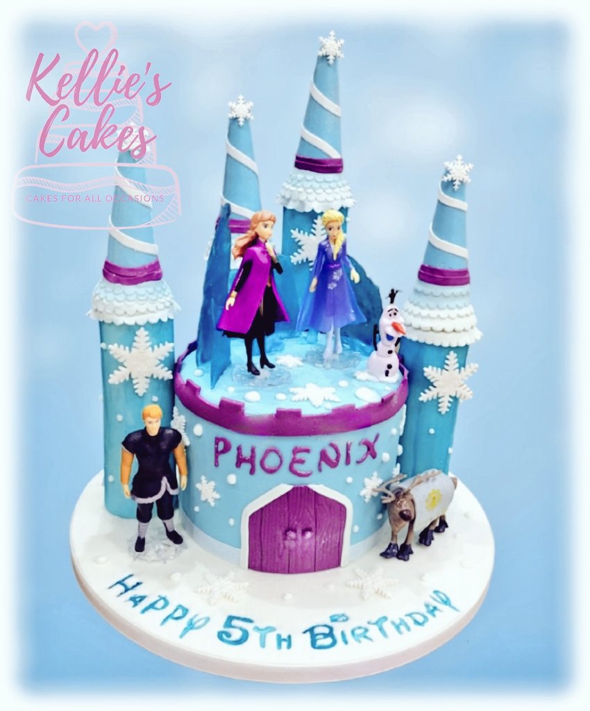 Kelliescakes1's tweet photo. Happy 5th birthday to Phoenix, figures supplied by customer and everything else is edible. 
Hope she had a fab birthday. #chocolatecake #coutureicing  #cakemakersoffacebook #cakebaker #saracino #cakesoffacebook #gantshill #castlecake #ediblecastleturrets https://t.co/AsO6lqXyUX