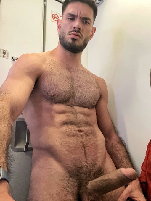 Cumshot on the airplane ✈️   Full video: https://t.co/635DzzQBgF https://t.co/Z8TTju6crx