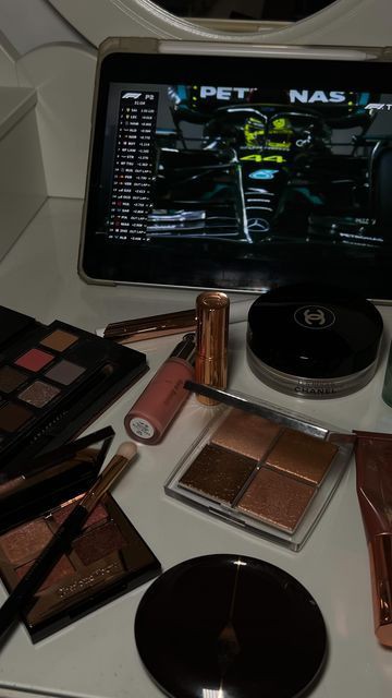 StudiesKaa's tweet image. 🤍🤍🤍 ✨️ Sobre mim✨️ 🤍🤍🤍

☆ 2004; ela/dela
☆ Vestibulanda de medicina 🩺 
☆ Escola pública + Téc em química  
☆ Metas: públicas de SP ✨️

❤️: Livros, Gilmore Girls, Crepúsculo, Fórmula 1, Pintura, Organização...

🔎: #studytwtbr #studytwt #collegetwt #collegetwtbr