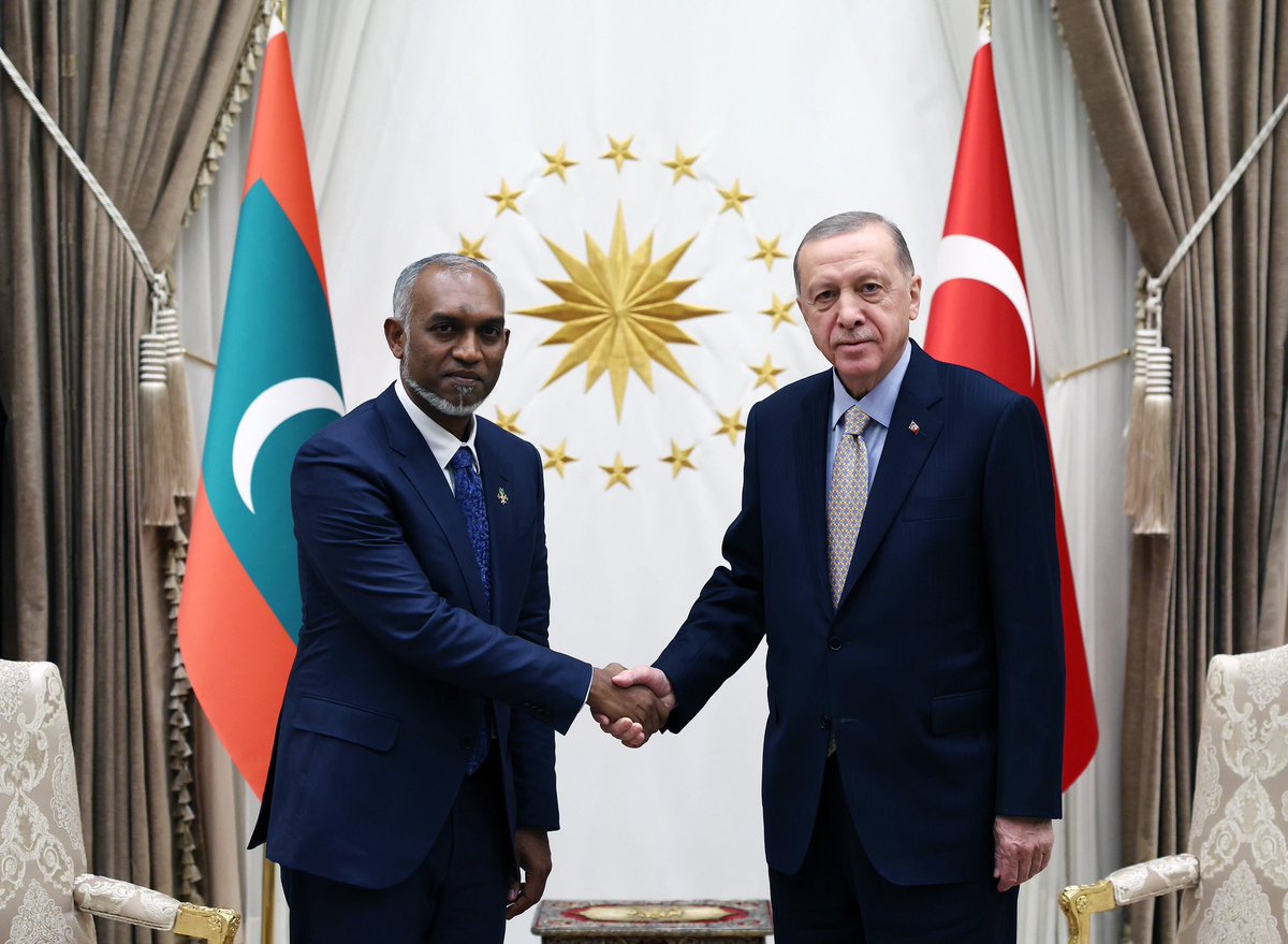 Presidency of the Republic of Türkiye (@trpresidency) on Twitter photo President <a href="/RTErdogan/">Recep Tayyip Erdoğan</a> met with President Mohamed Muizzu of Maldives at the Presidential Complex. President <a href="/RTErdogan/">Recep Tayyip Erdoğan</a> met with President Mohamed Muizzu of Maldives at the Presidential Complex.