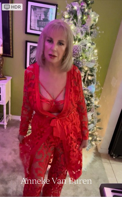 Here's to a fabulous start to the Christmas season! Since I'm moving the end of this week, I don't get<a href="/tag/dinnerdate"class="tags"><span>#dinnerdate</span></a><a href="/tag/virtualplay"class="tags"><span>#virtualplay</span></a><a href="/tag/tampagilf"class="tags"><span>#tampagilf</span></a>