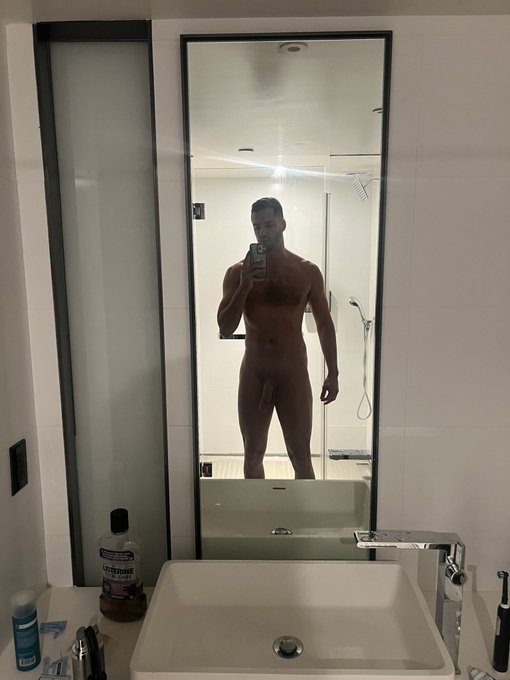 Swiping right or left? https://t.co/daB9u2IgjV