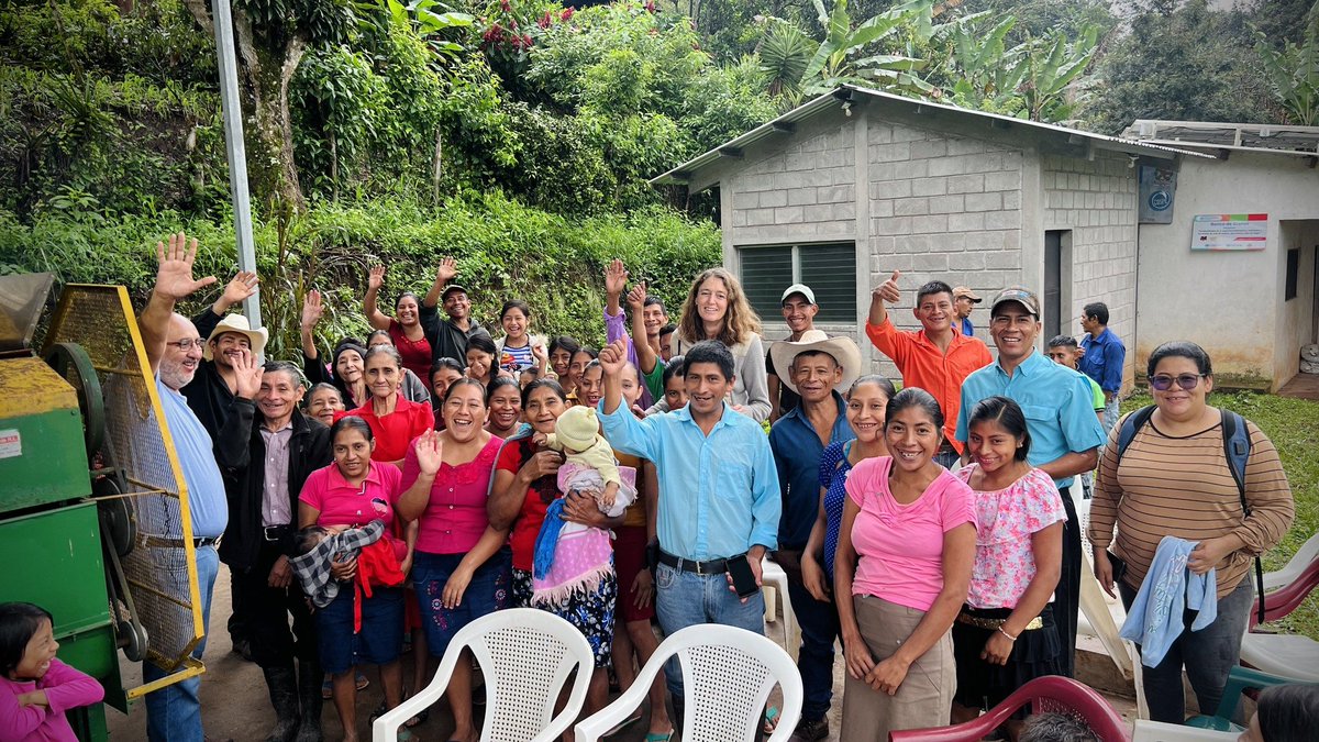 OCDIH_'s tweet photo. puentes de colaboración. Agradecemos a Manos Unidas por su continuo apoyo y a Raquel por su dedicación. ¡Sigamos trabajando juntos para promover la resiliencia y construir un futuro más fuerte para todos! #PromoviendoResiliencia #Honduras #ocdih #ComunidadesChortí #ManosUnidas https://t.co/jLRFM99eeu