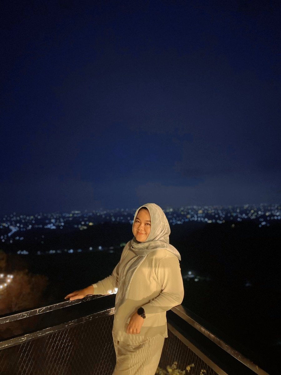 MutiaMonalisa's tweet photo. Puncak Sosok 😊 https://t.co/4FWgDe7EoX